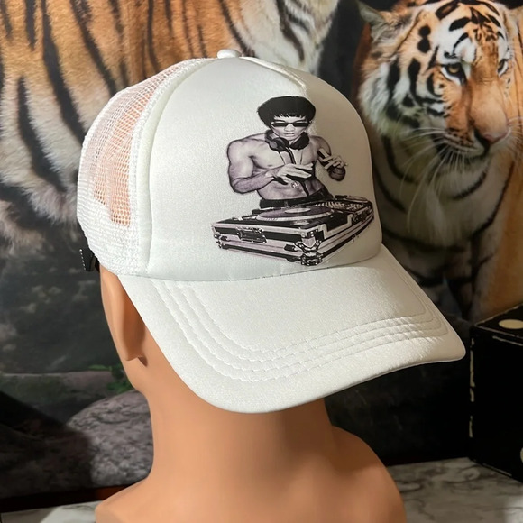 BRUCE LEE DJ TURNTABLE UNISEX TRUCKER HAT. - Picture 8 of 9
